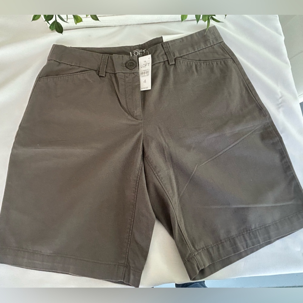 NWT LOFT | Chino Curvy Fit Women’s Bermuda Shorts| size 4 - Picture 4 of 4
